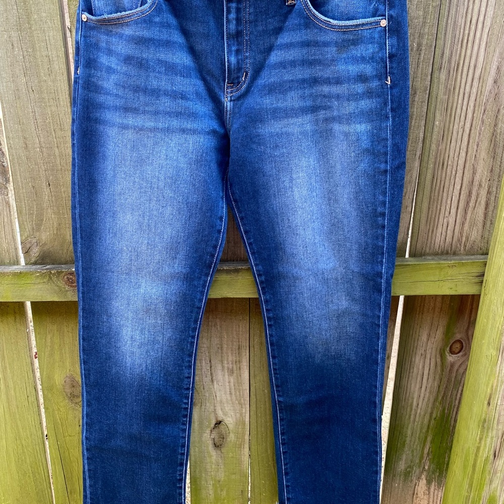 KanCan - Size 31 Mid Rise Frayed Cuff Straight Jean